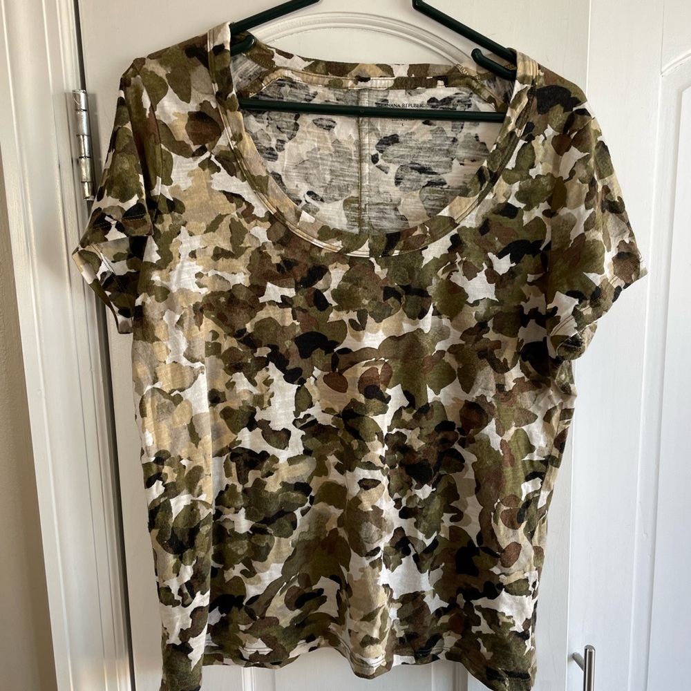 Banana Republic tee